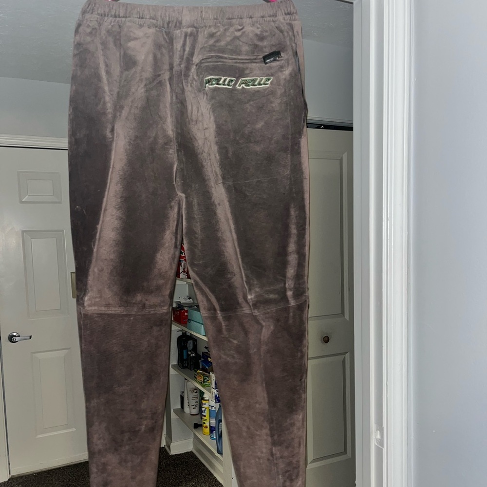 Like New pelle
pelle two Piece suede jacket, and pants